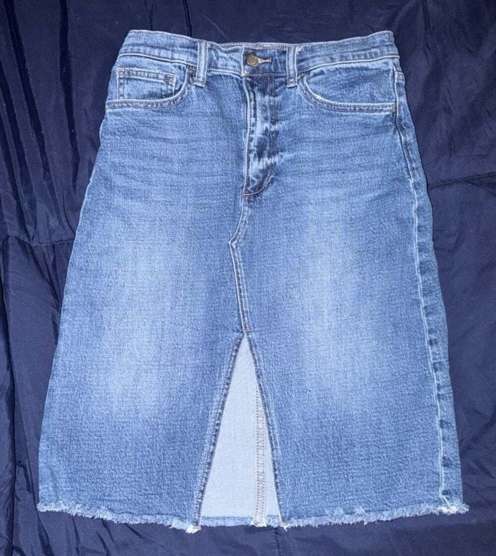 Last Chance Joe's Jeans Violet High-Rise Denim Skirt with Frayed Hem size26